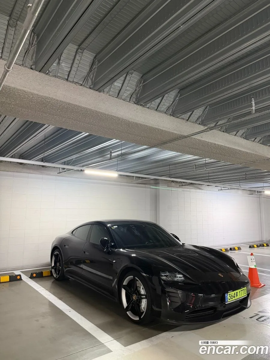 Porsche Taycan 2024