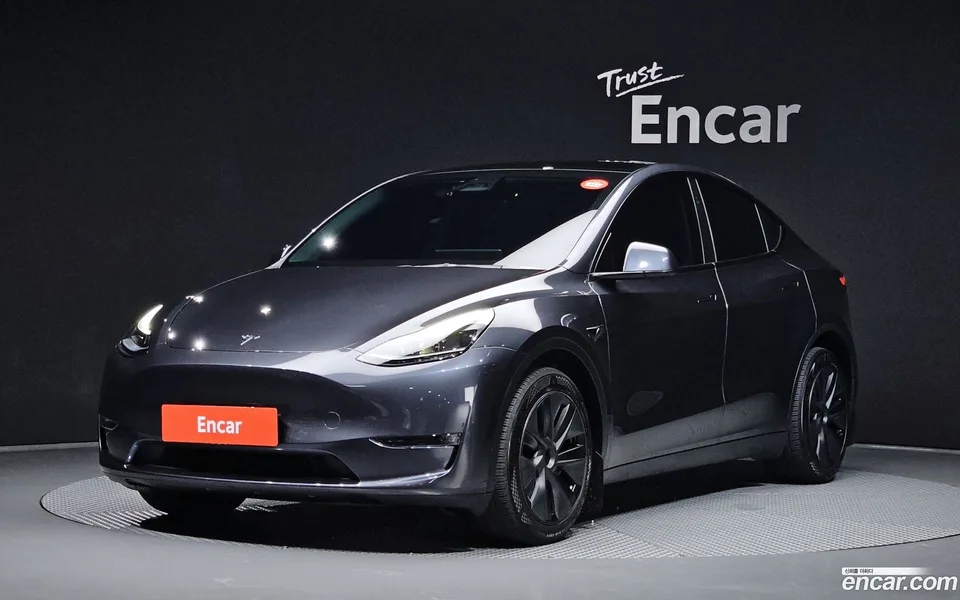 Tesla Model Y 2024