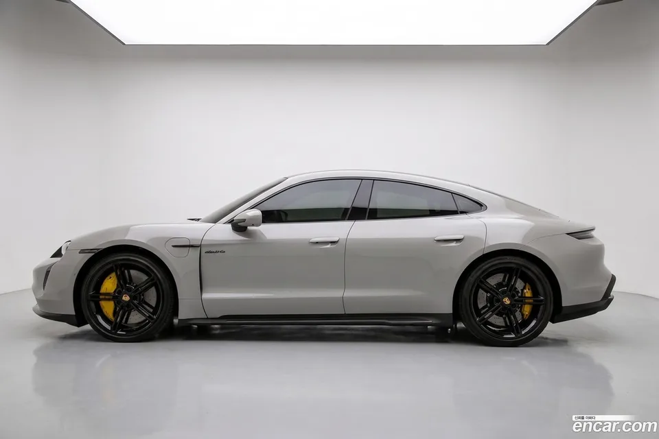 Porsche Taycan 2023