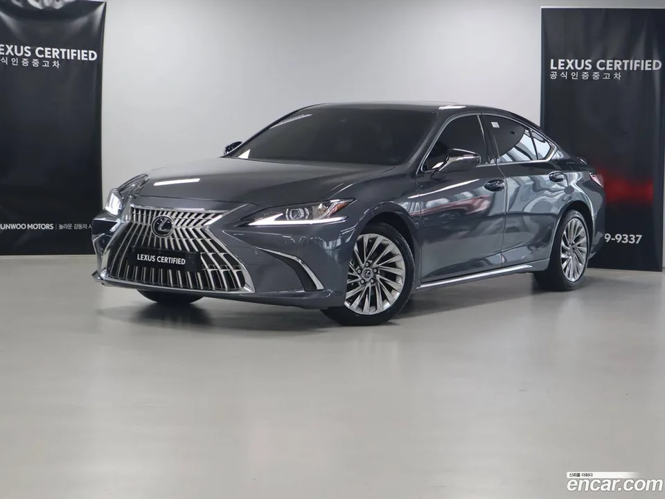 Lexus ES 300h 2025
