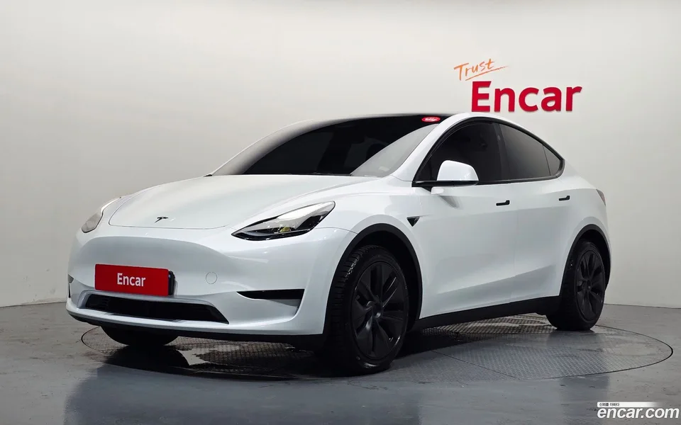 Tesla Model Y 2024