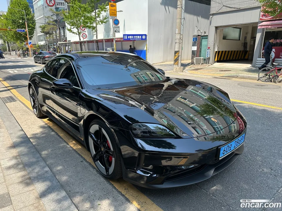 Porsche Taycan 2025