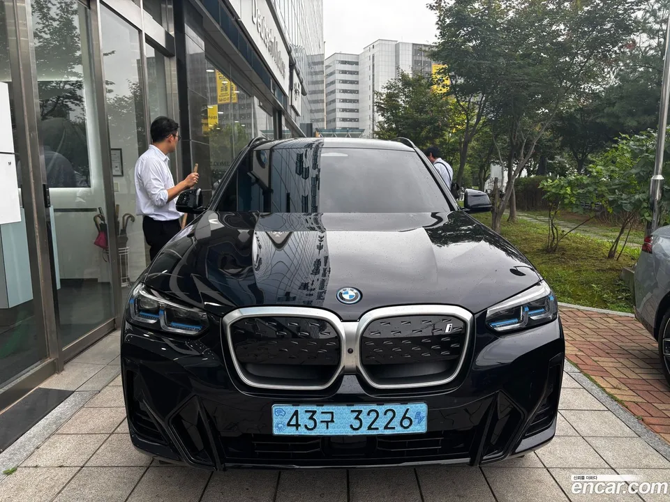BMW iX3 2023