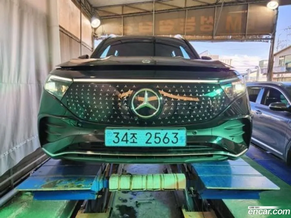 Mercedes-Benz EQB 2025