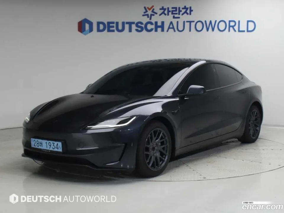 Tesla Model 3 2025