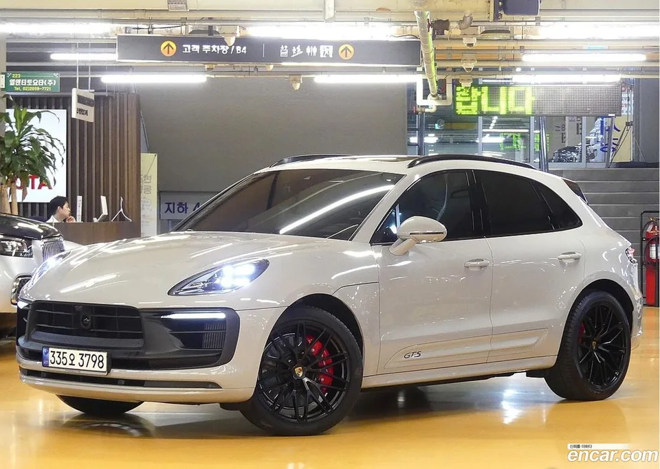 Porsche Macan 2023
