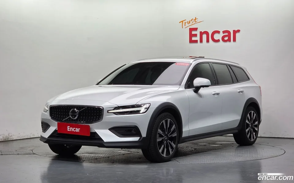 Volvo V60 Cross Country 2025