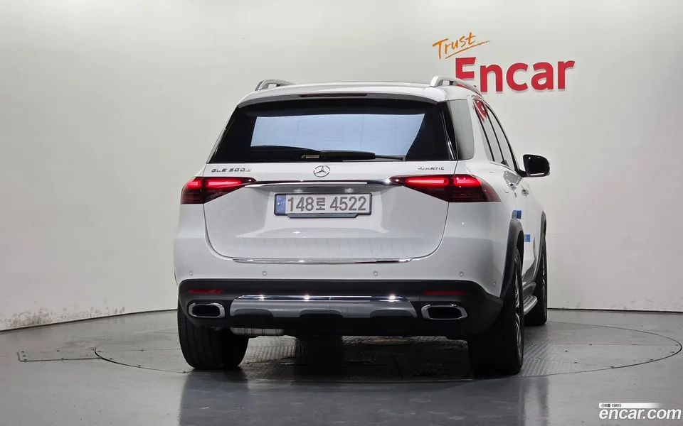 Mercedes-Benz GLE-Class GLE300d 4MATIC 2025 — thumbnail 4