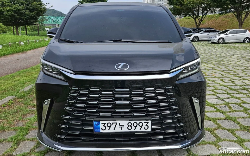 Lexus LM 2026