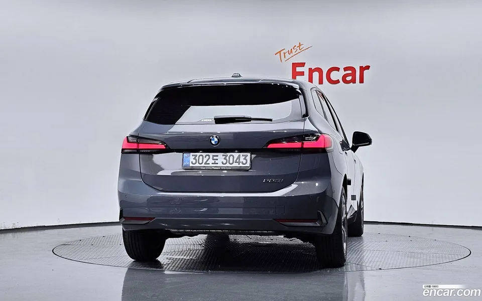 BMW 2 Series Active Tourer 220i 2025 — миниатюра 4
