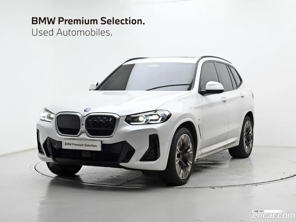 BMW iX3 2025