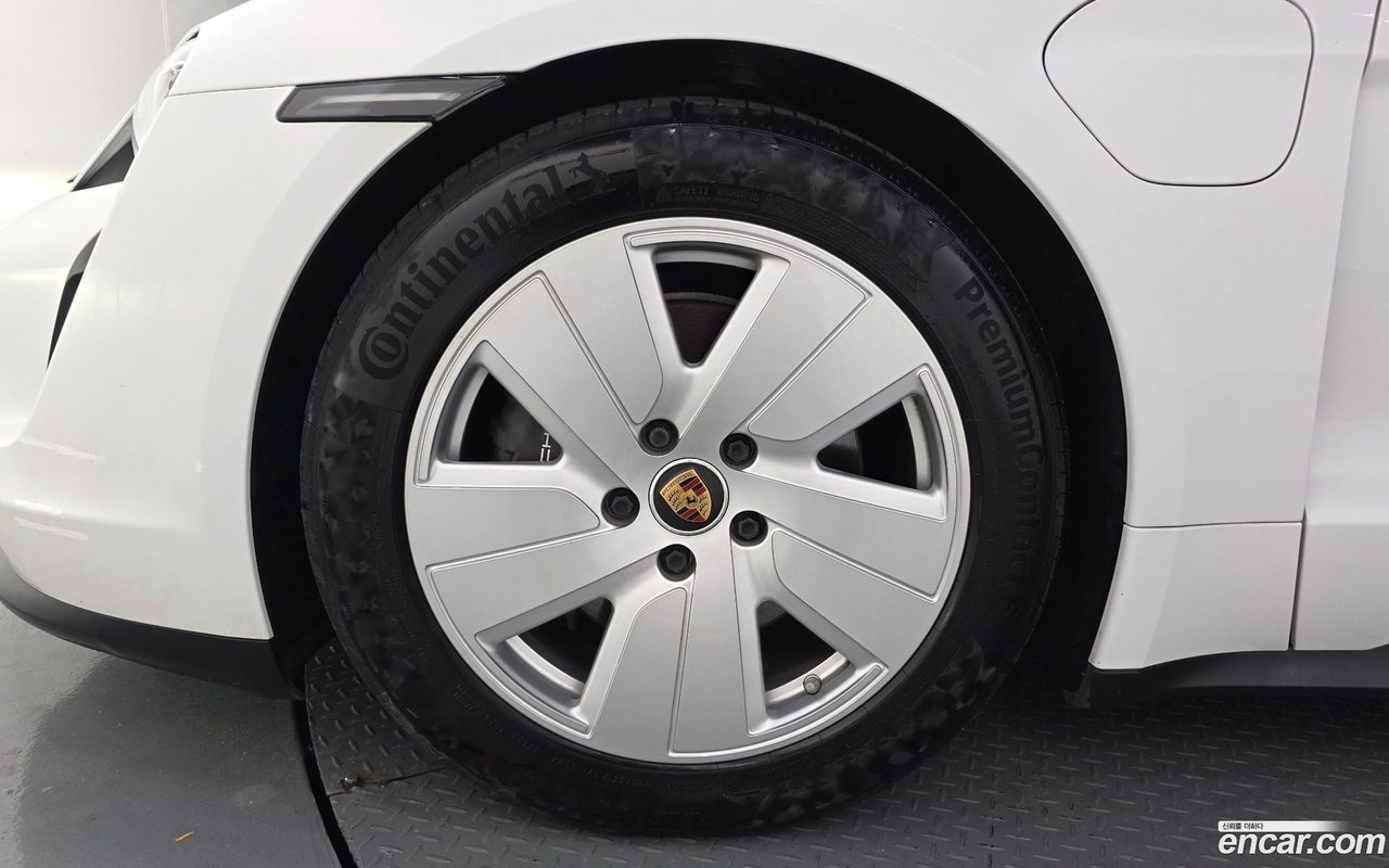 Porsche Taycan 2022 — 2