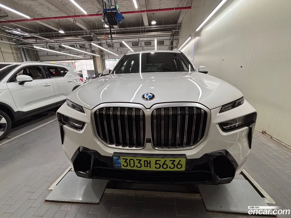 BMW X7 2025
