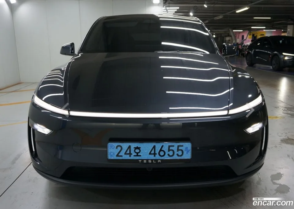 Tesla Model Y 2025