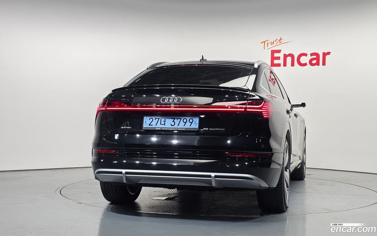 Audi e-tron 2022 — 4