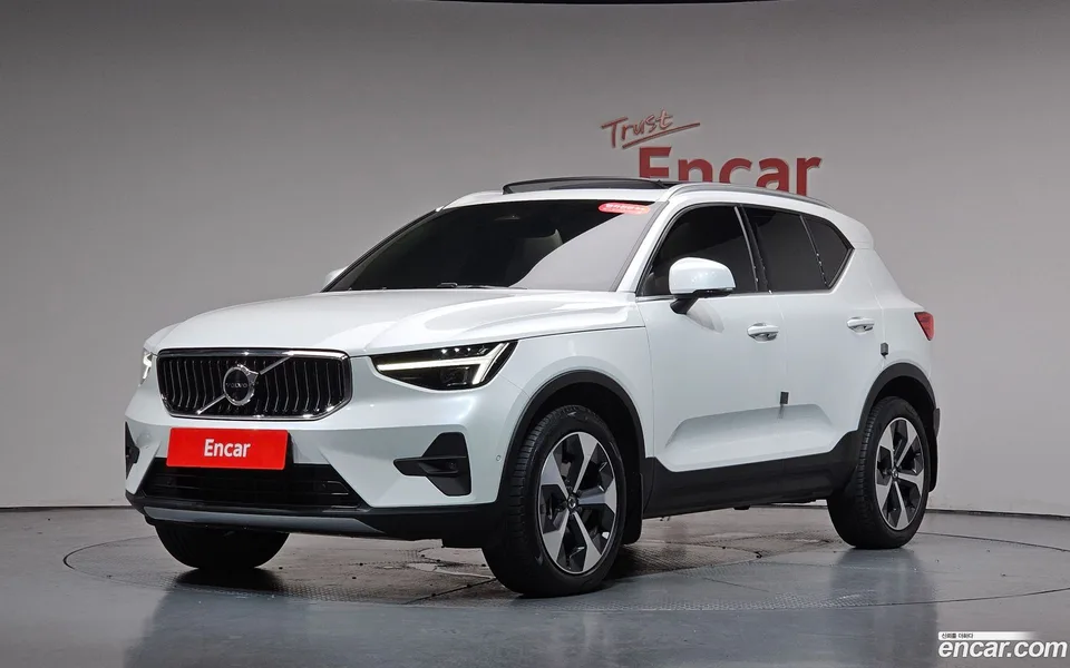 Volvo XC40 2025