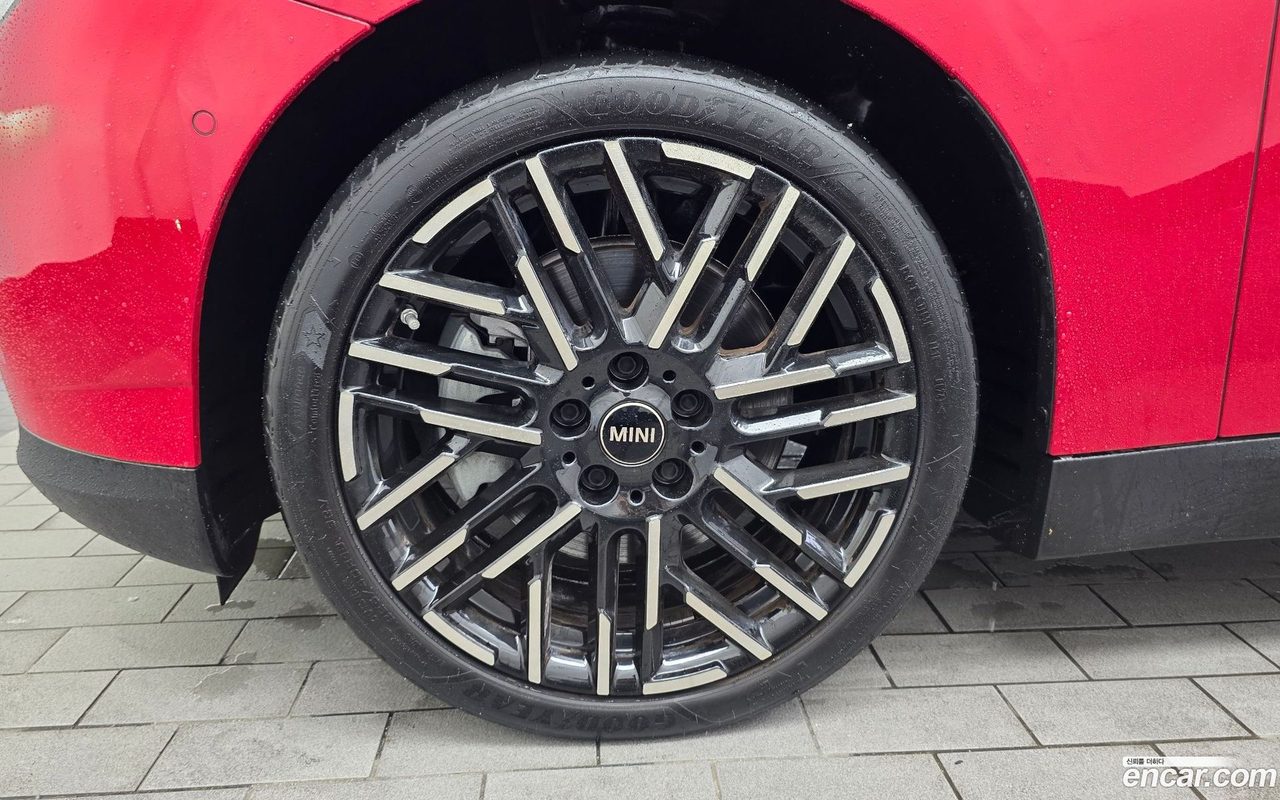 MINI Cooper Electric 2024 — 2