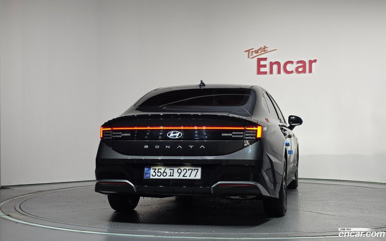 Hyundai Sonata The Edge Hybrid 2023 — 4