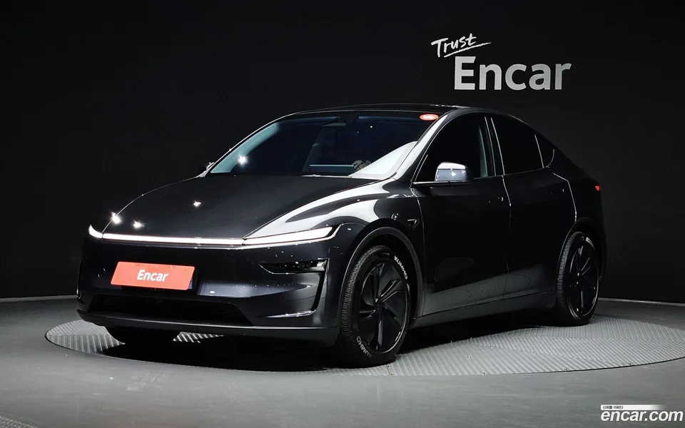 Tesla Model Y 2025