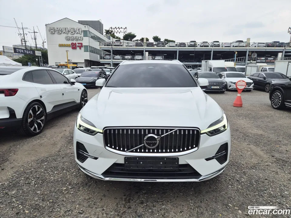 Volvo XC60 2025