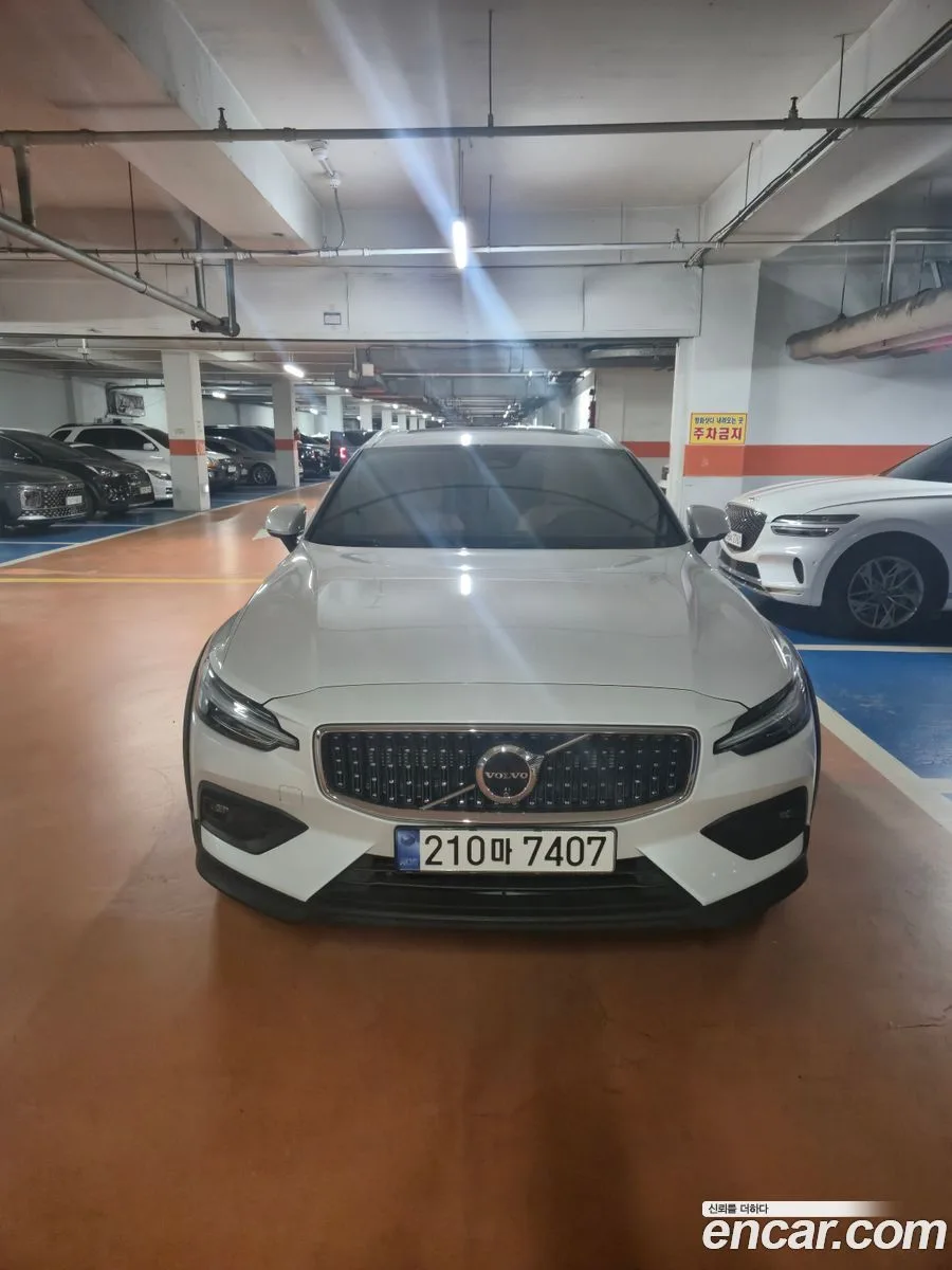 Volvo V60 Cross Country 2025
