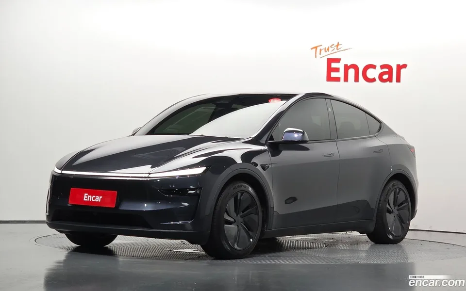 Tesla Model Y 2025