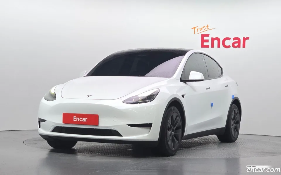 Tesla Model Y 2024