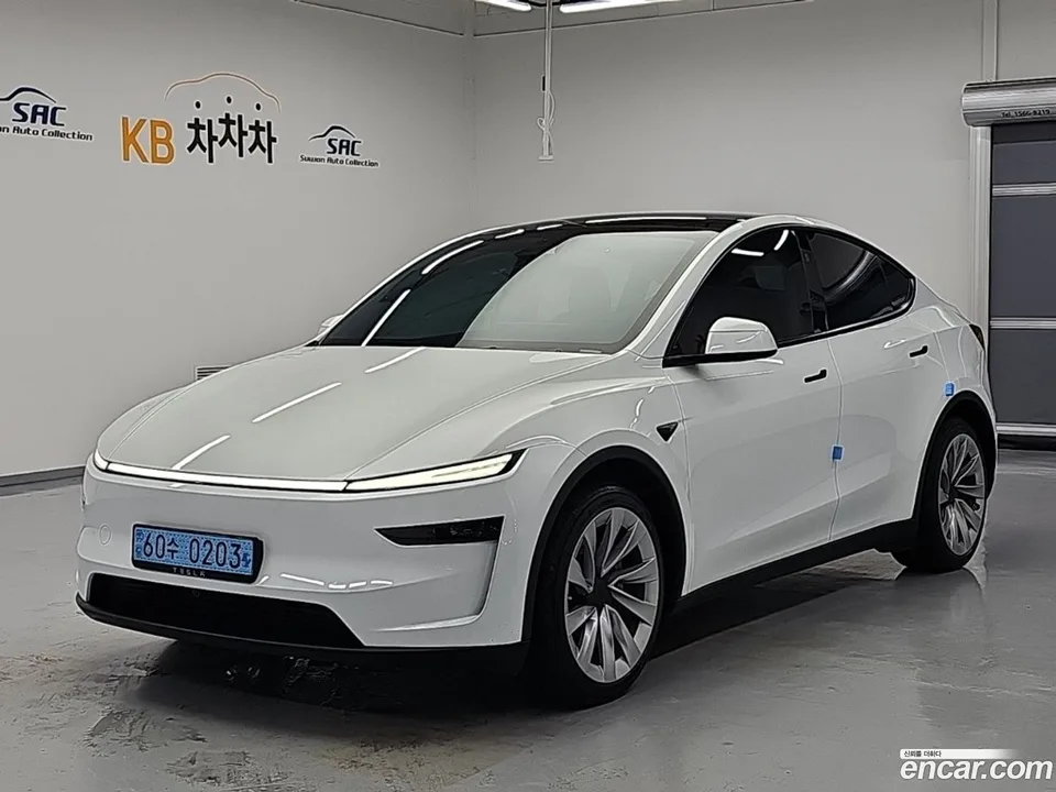 Tesla Model Y 2025