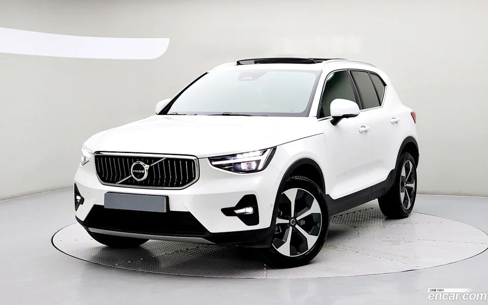 Volvo XC40 2025
