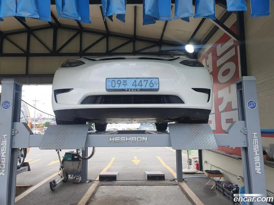 Tesla Model Y 2024