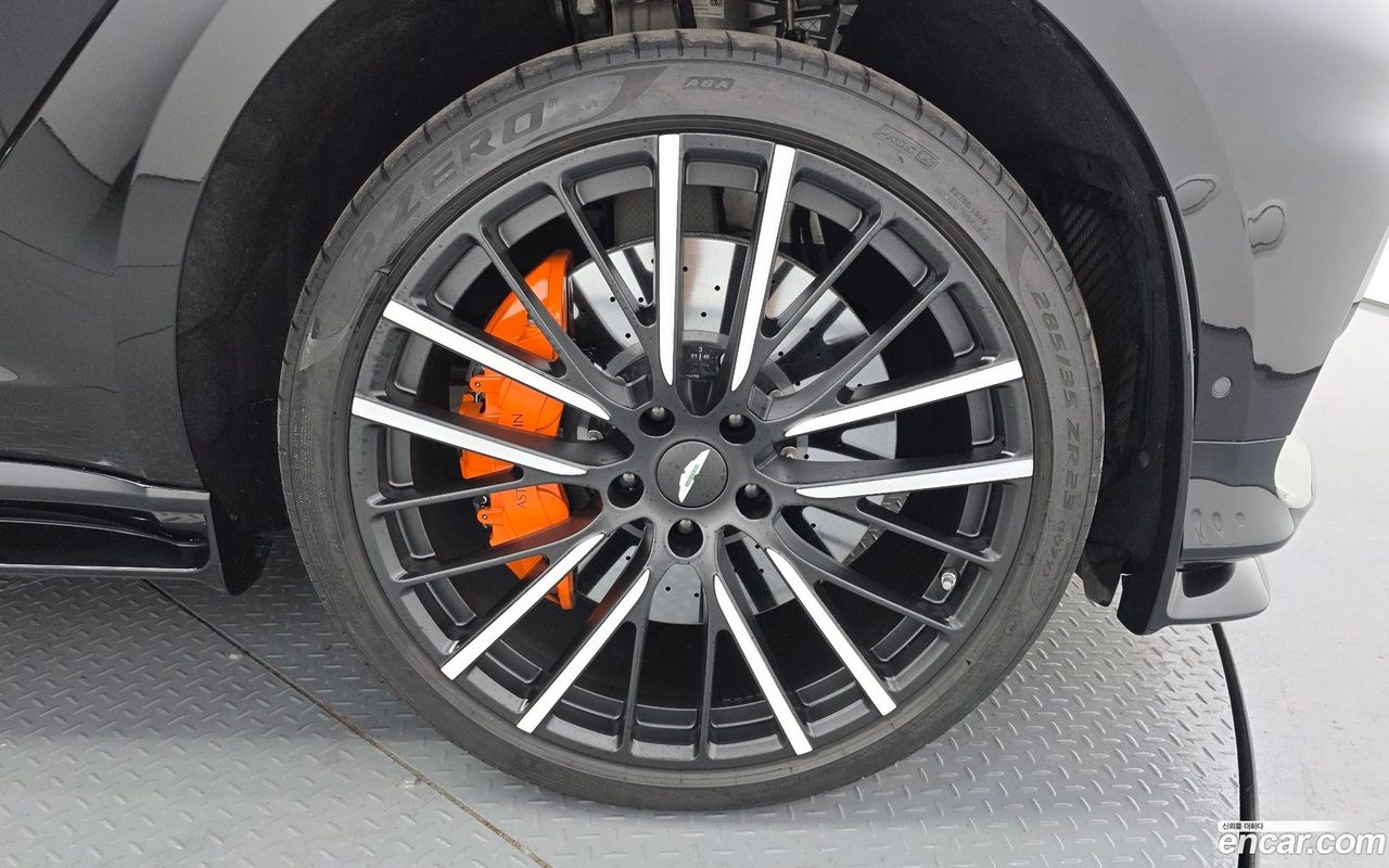 Aston Martin DBX 2023 — 5