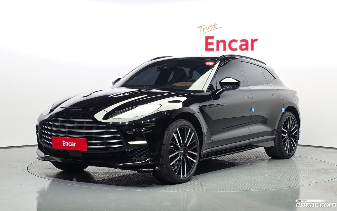 Aston Martin DBX 2023