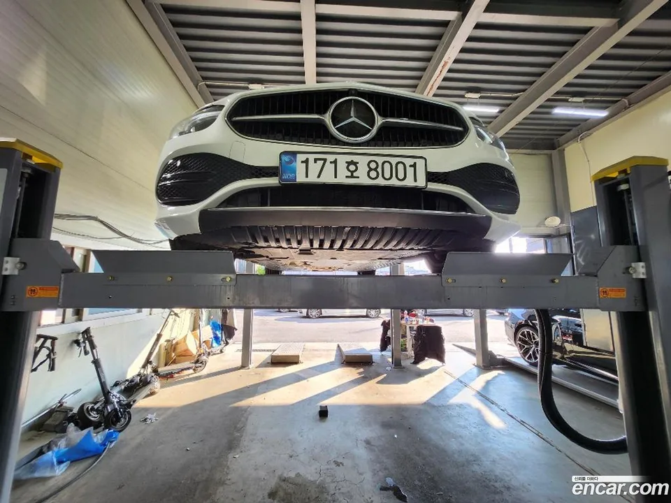 Mercedes-Benz C-Class 2024