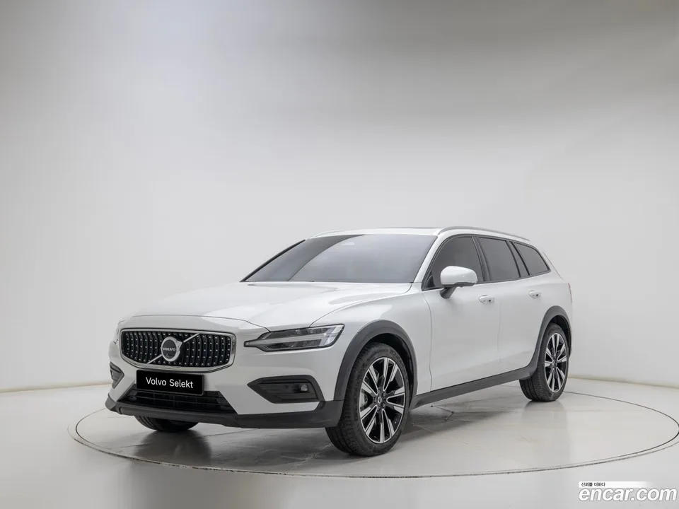 Volvo V60 Cross Country 2025
