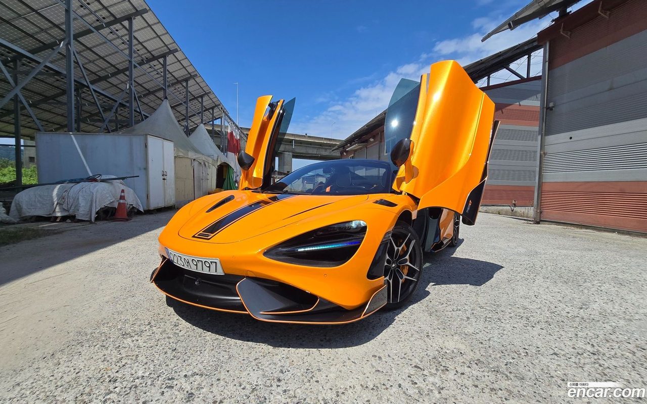 McLaren 765LT 2022