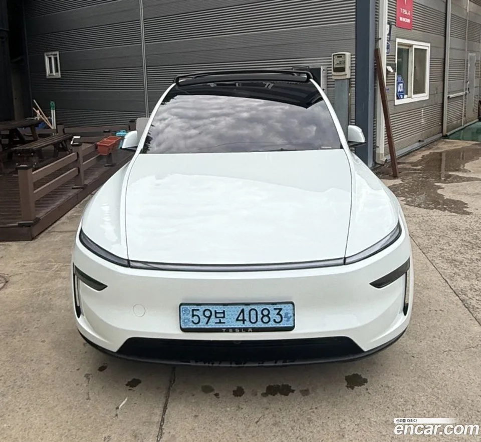 Tesla Model Y 2025