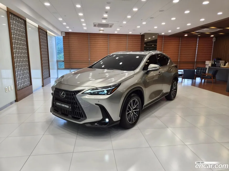 Lexus NX 450h+ 2025