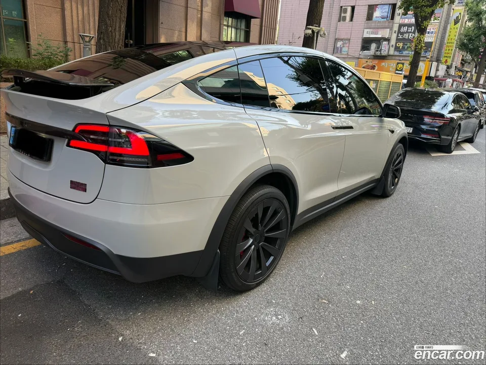 Tesla Model X 2023