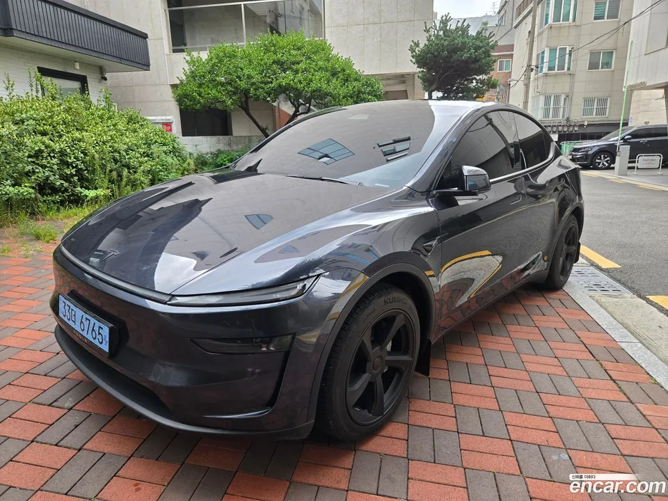 Tesla Model Y 2025