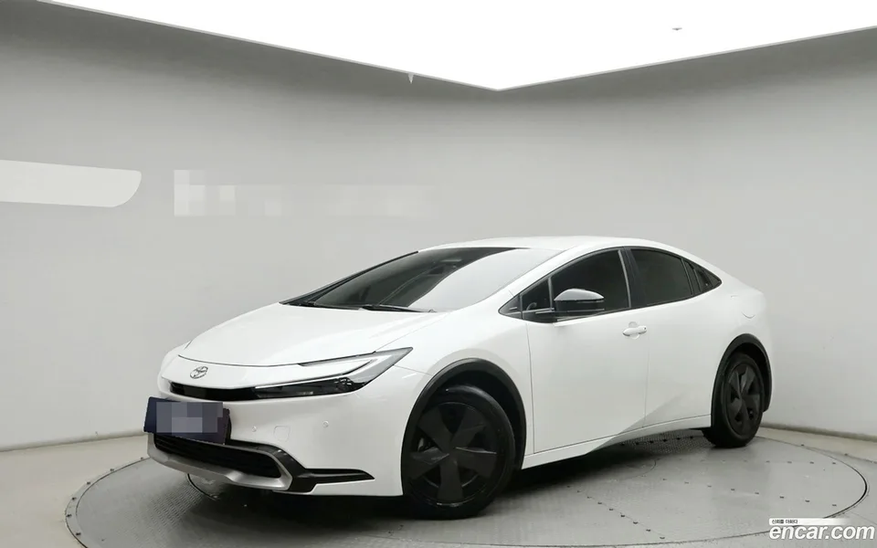 Toyota Prius 2.0 PHEV SE 2023 — миниатюра 3