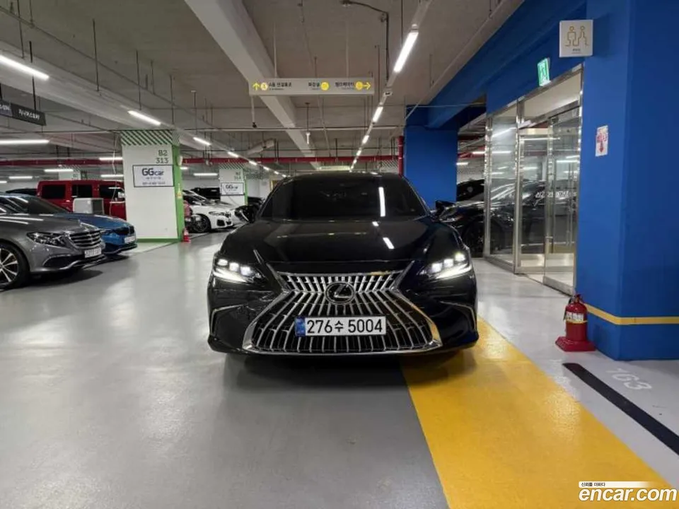 Lexus ES 300h 2025