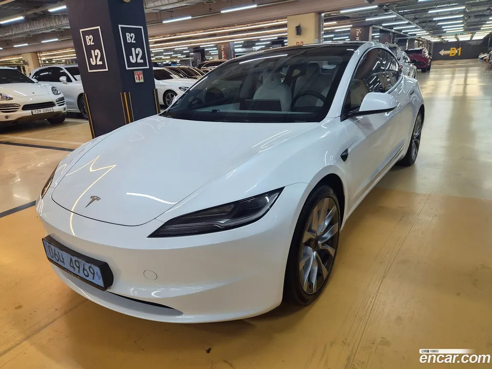 Tesla Model 3 2024