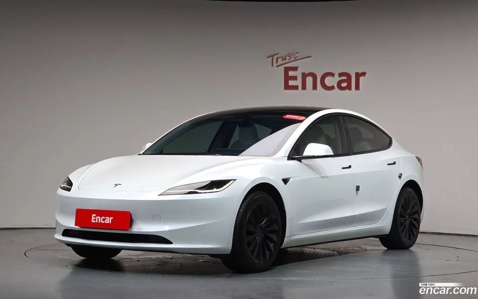 Tesla Model 3 2024