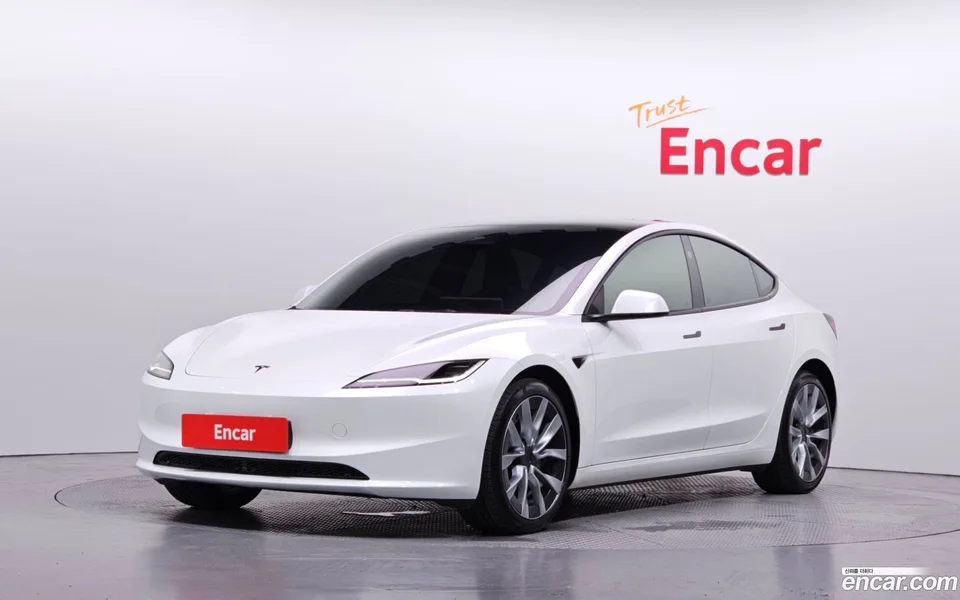 Tesla Model 3 2024