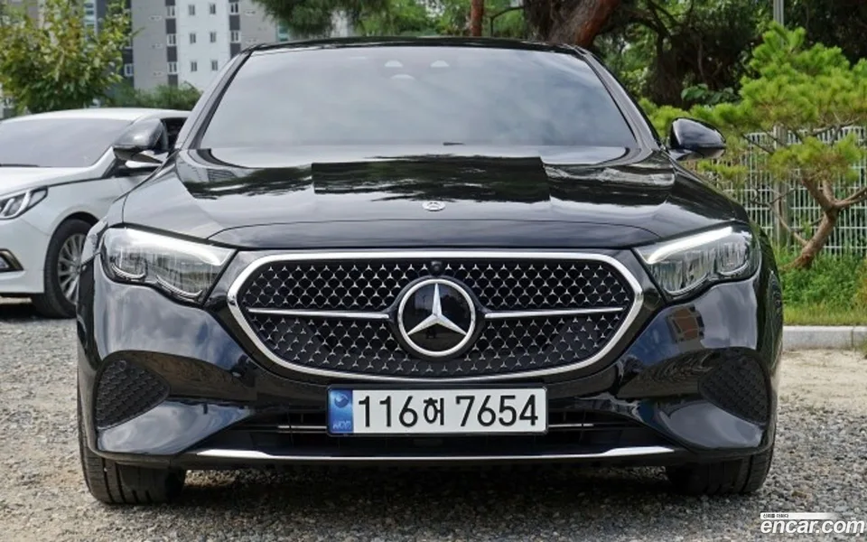 Mercedes-Benz E-Class 2024