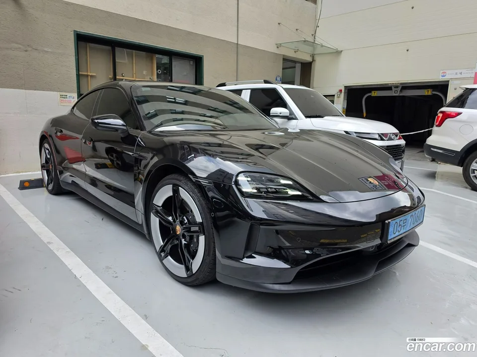 Porsche Taycan 2024