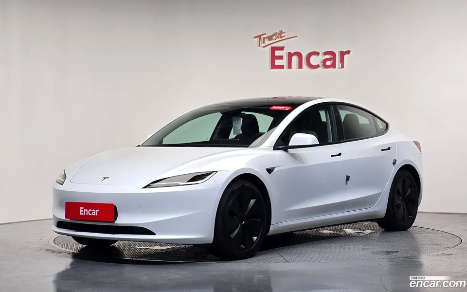Tesla Model 3 2024