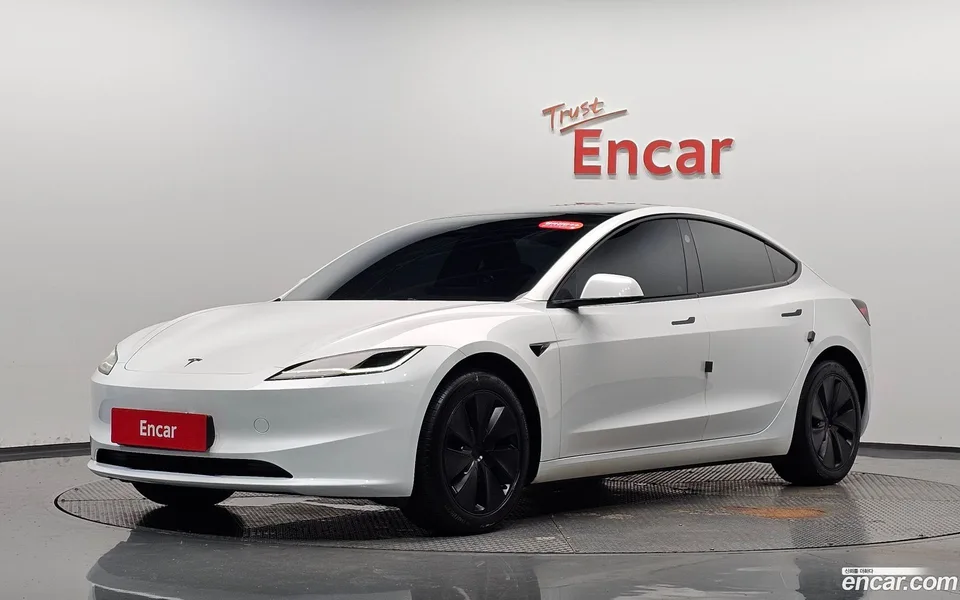 Tesla Model 3 2024