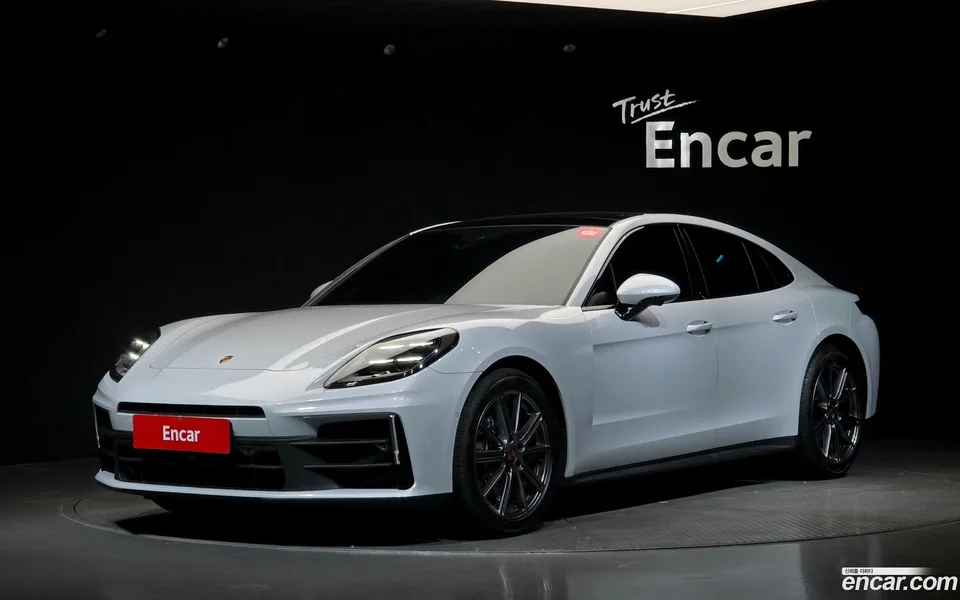 Porsche Panamera (976) 2025