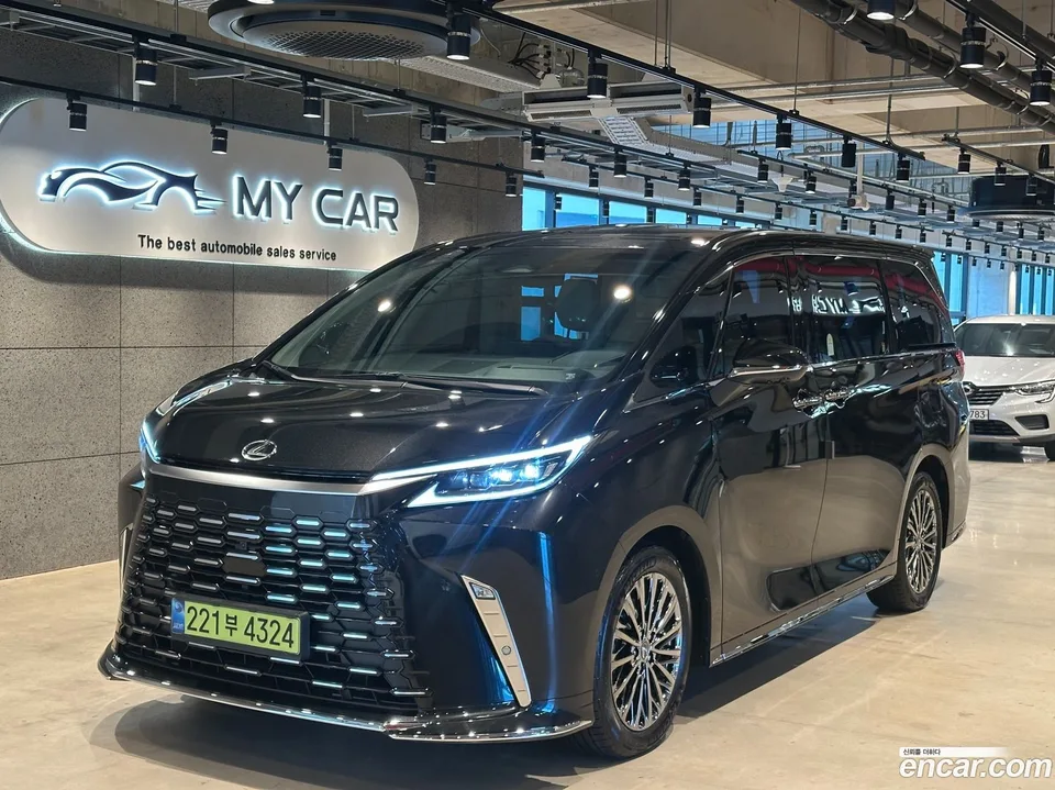 Lexus LM 2025